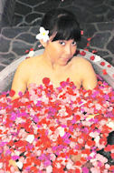 Расслабляющая Цветочная Ванна - каменная ванна  - Bali Green Spa